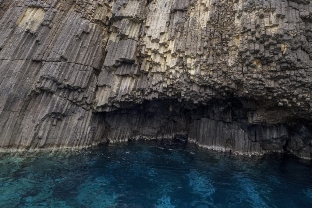 Milos-photography-workshop-boat-trip-basalt
